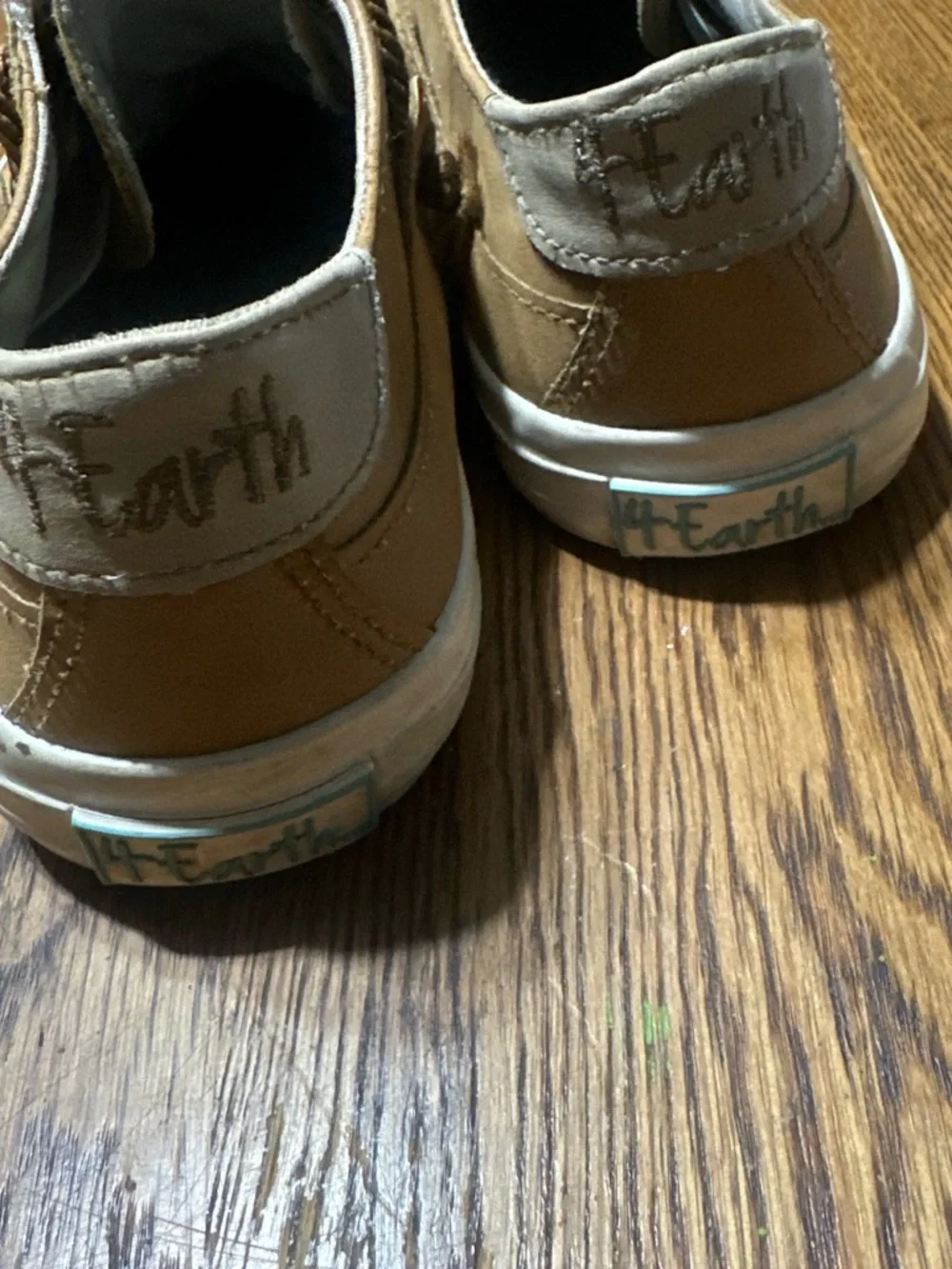 Earth Women’s Tan Casual Low-Top Sneakers